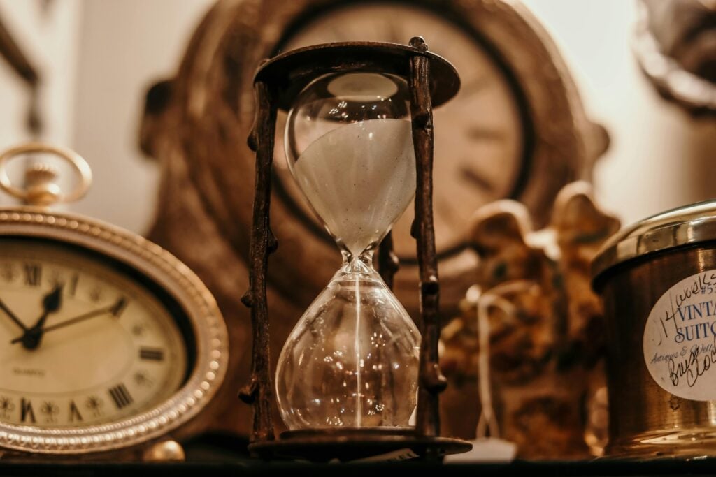 Image of hour glasses and clocks.