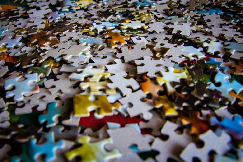 Image of a lot of puzzle pieces.